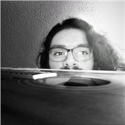 Profesor de música ofrece clases de guitarra de alto nivel, al igual que clases de iniciación en varios instrumentos de cuerda pulsada